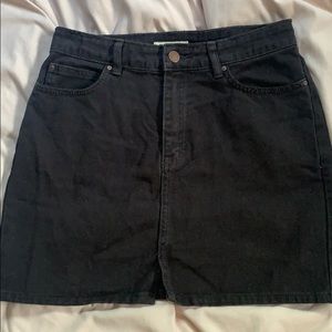 super cute black skirt